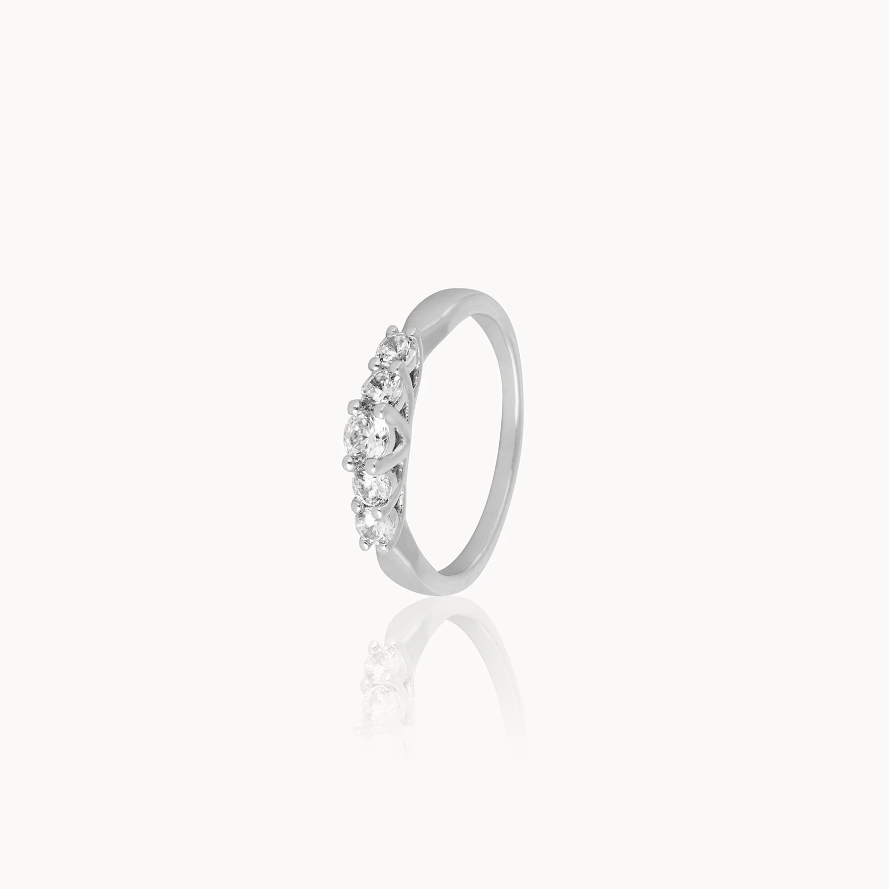 Classic 5 Diamond Ring - Image 4