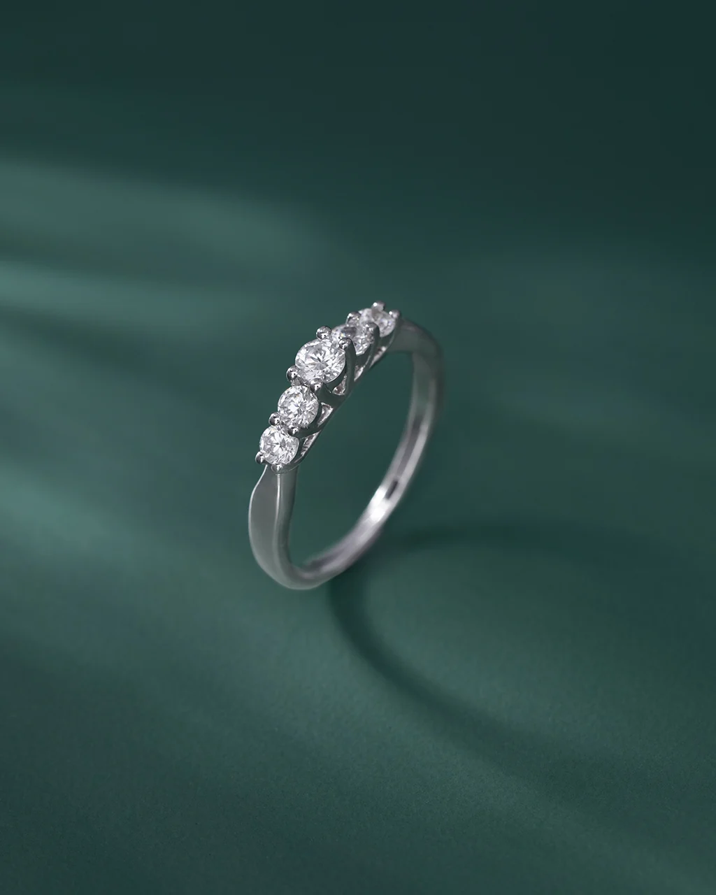 Classic 5 Diamond Ring - Image 5