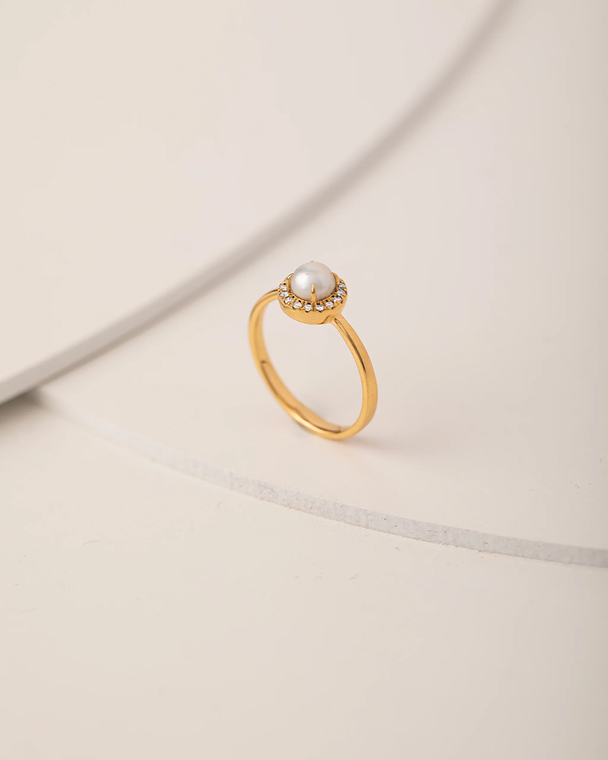 Classic Pearl Diamond Ring - Image 5