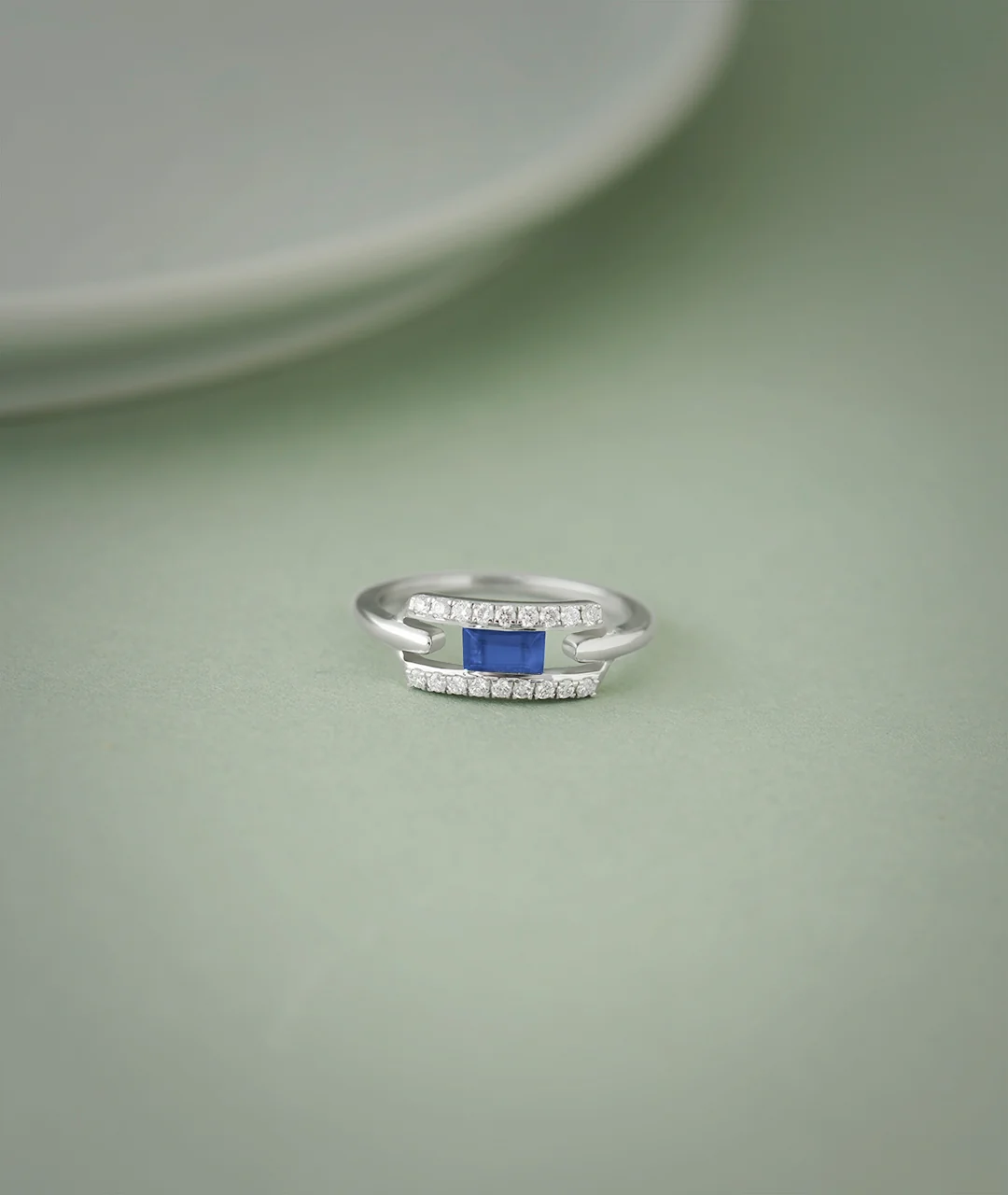 Created Sapphire Paperclip Ring - Image 4
