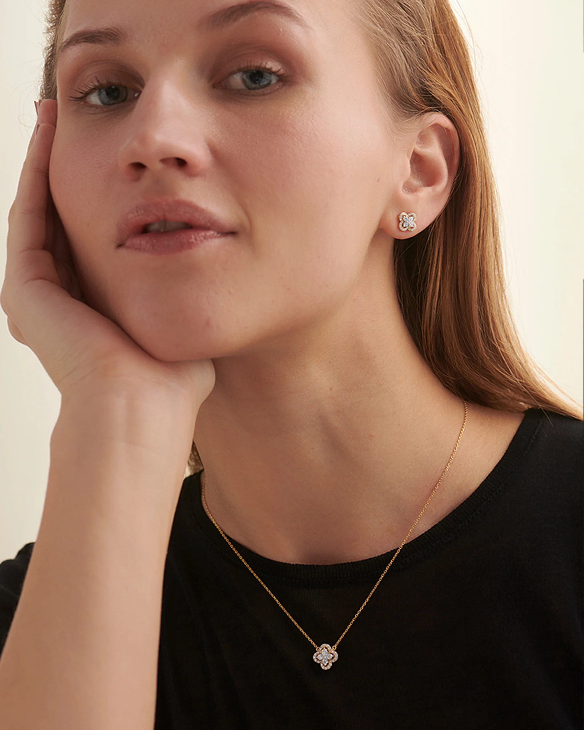 Elegant Clover Diamond Necklace - Image 4