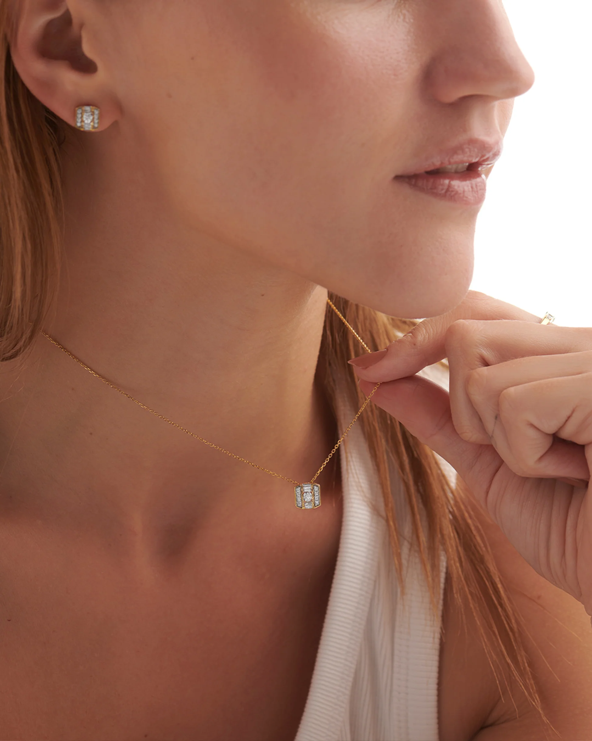 Elegant Octa Cluster Diamond Necklace - Image 2