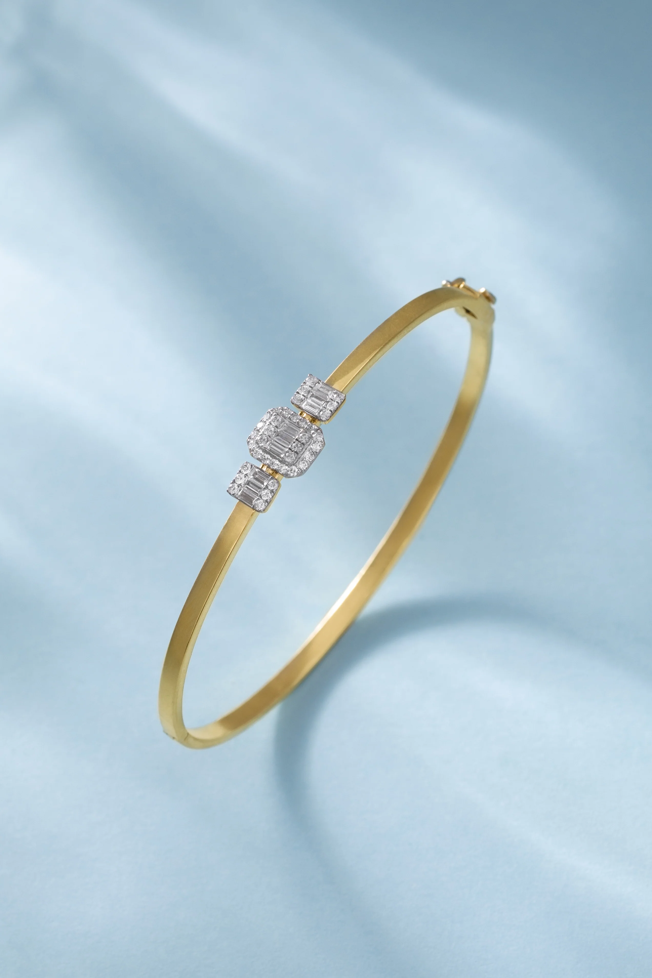 Emerald Diamond Glow Oval Bracelet - Image 4