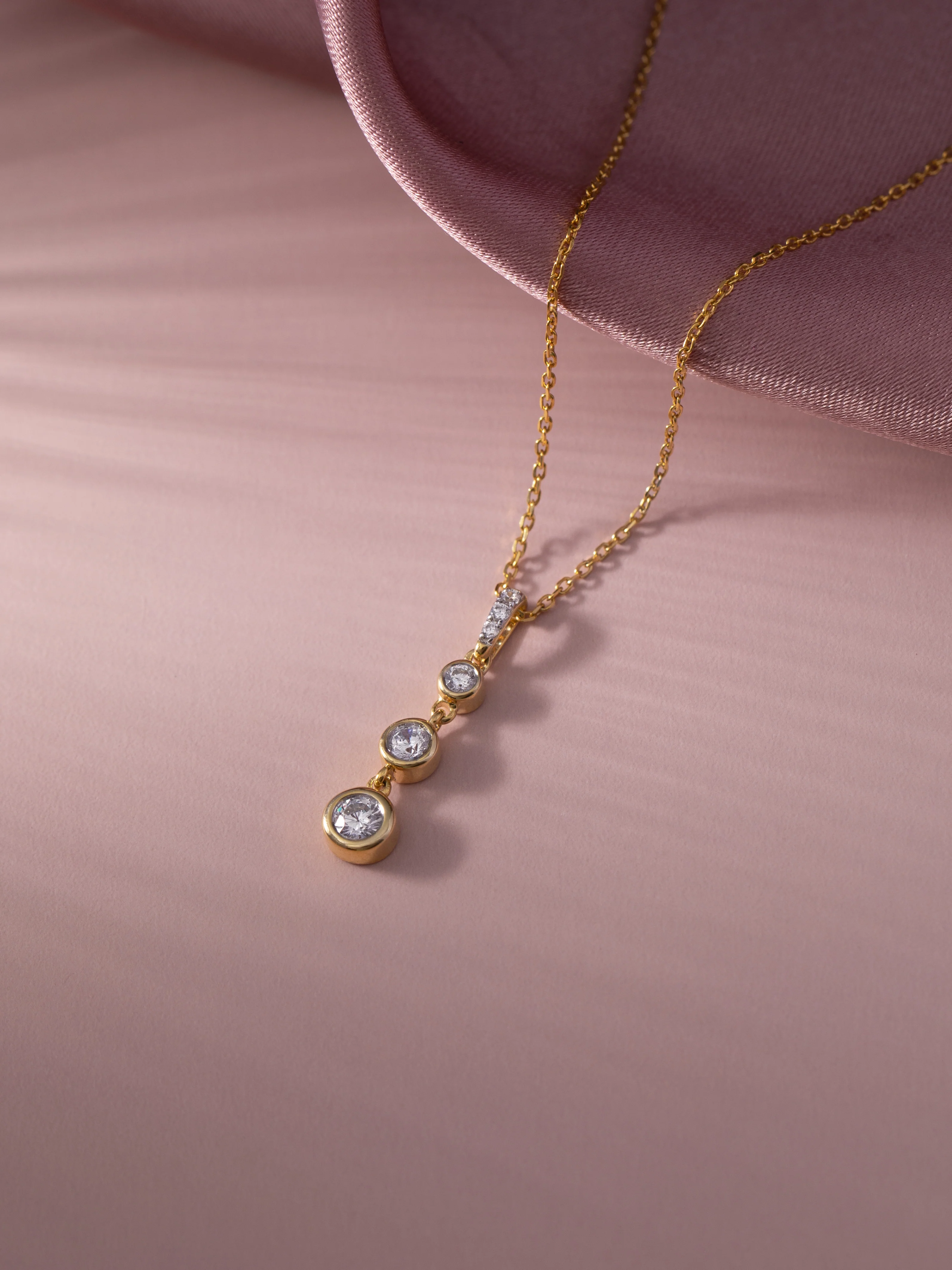 Ever Stylish Solitaire Necklace - Image 3