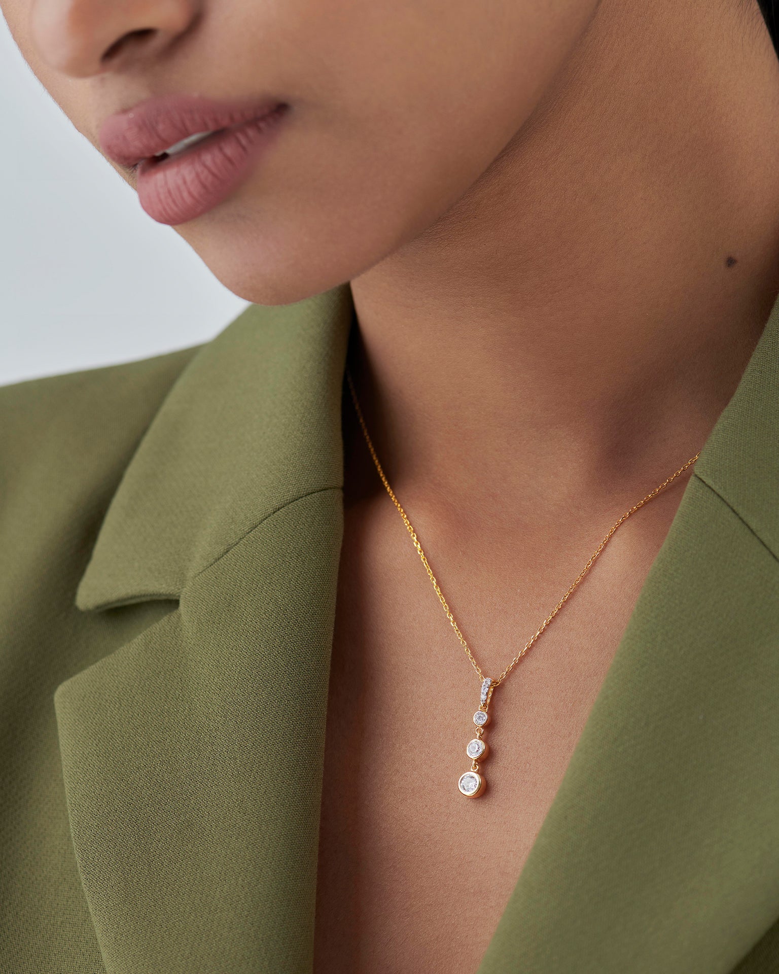 Ever Stylish Solitaire Necklace - Image 4