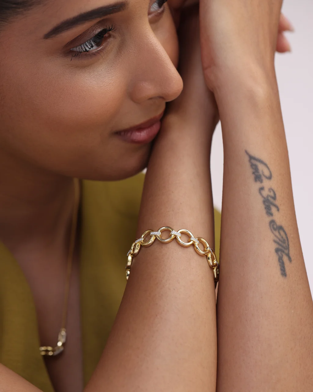 Gleaming Circle Bracelet - Image 4