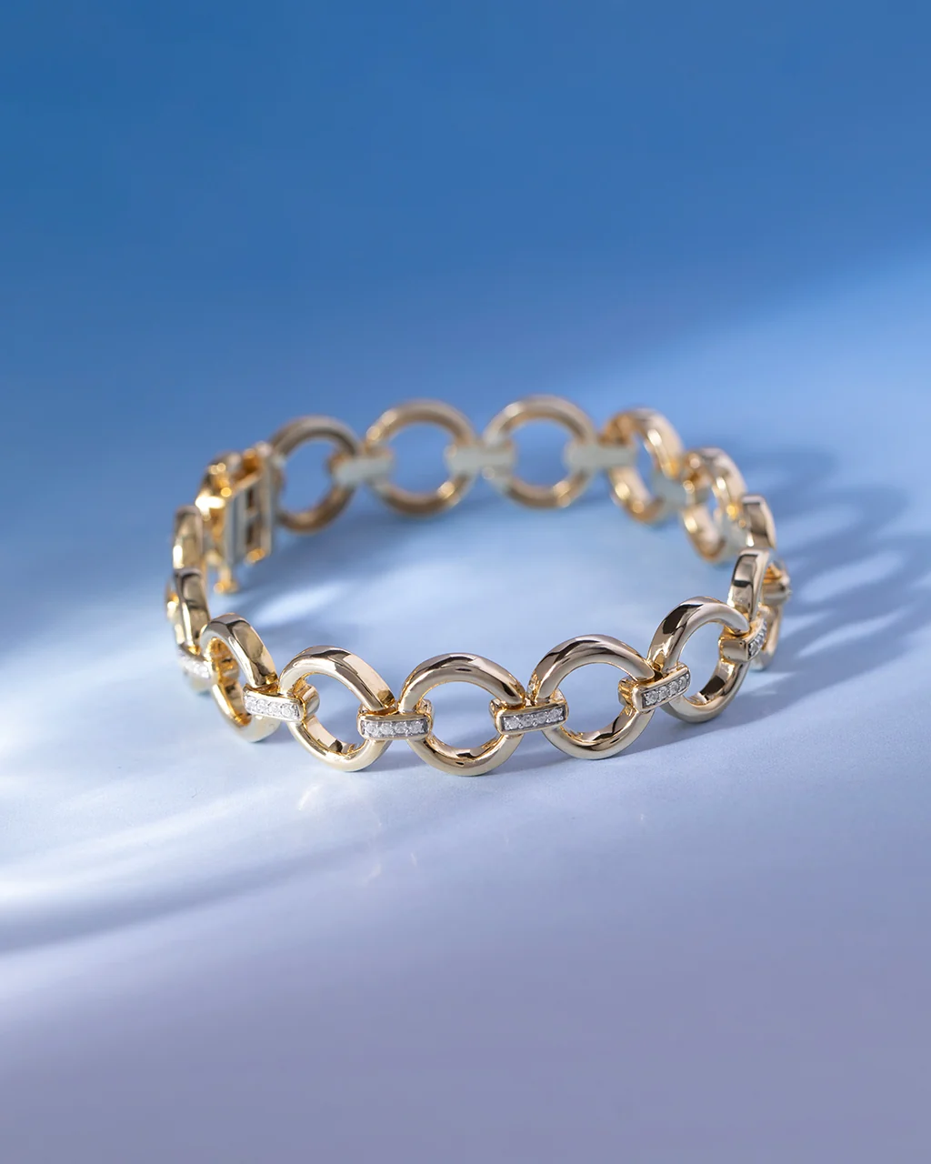 Gleaming Circle Bracelet - Image 5
