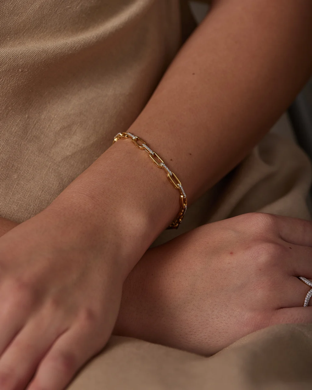 Interlinked Diamond Paperclip Bracelet - Image 5