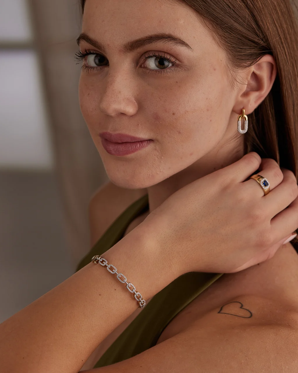 Interlinked Diamond Paperclip Oval Bracelet - Image 4
