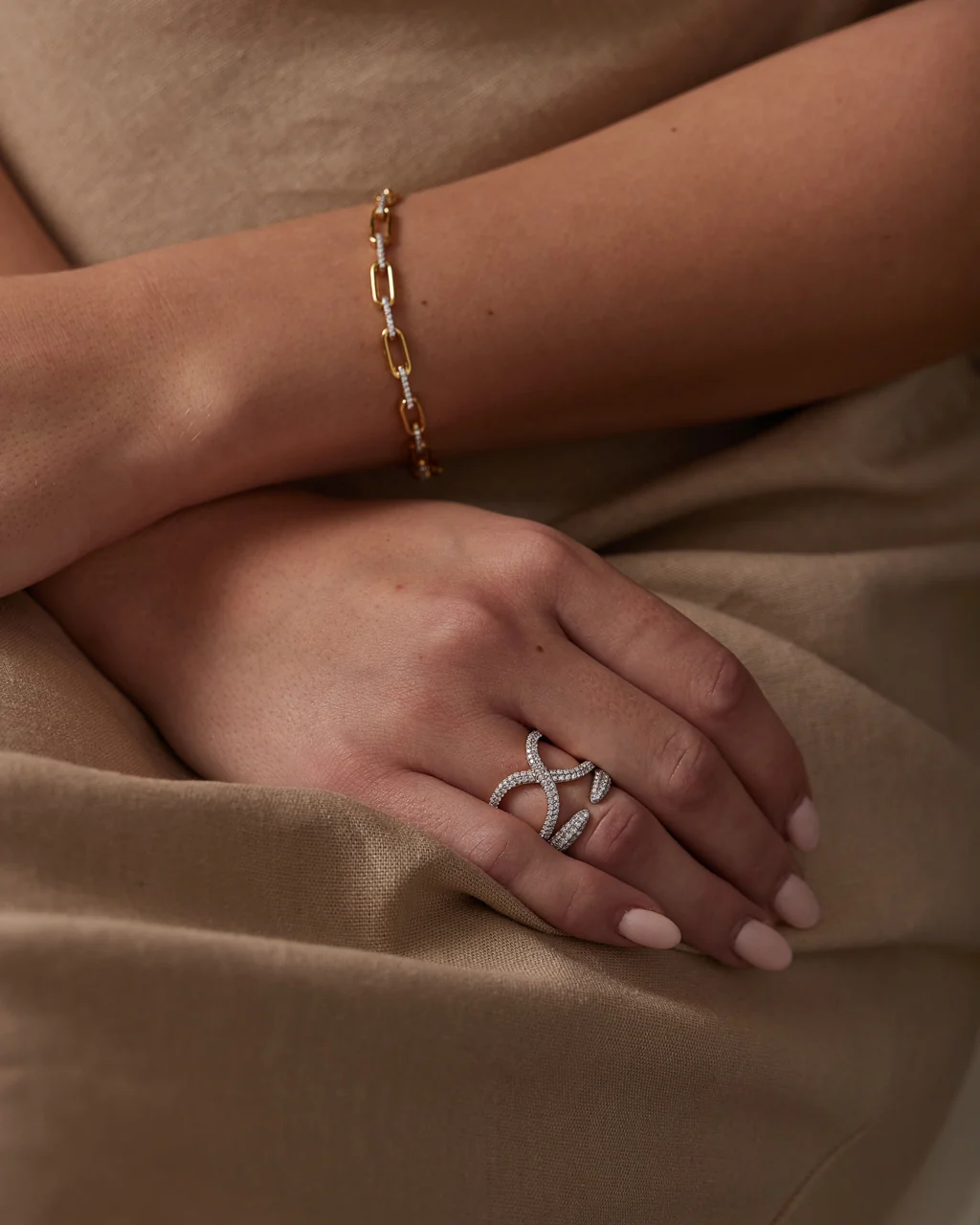 Interlocked Wide Diamond Band - Image 4