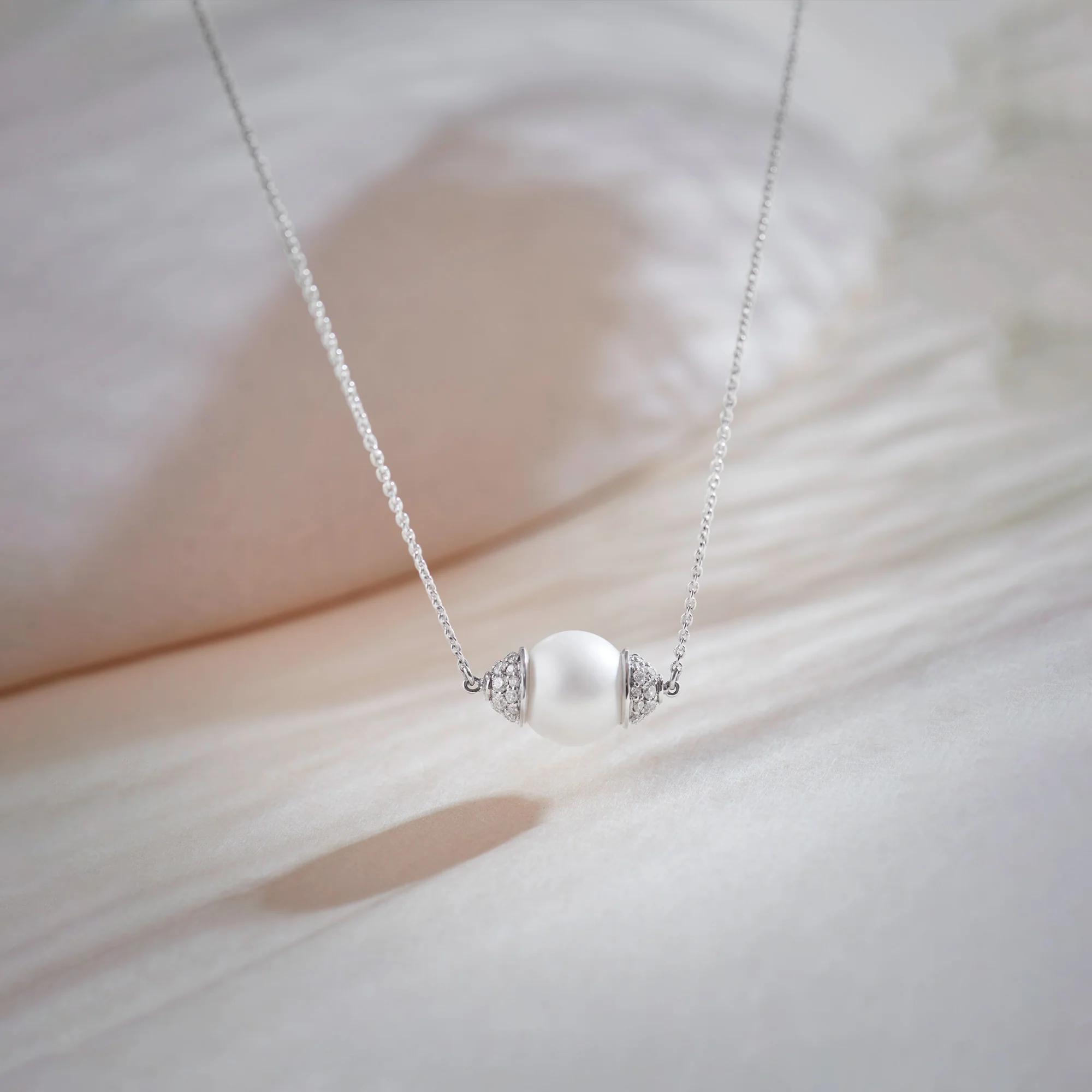 Panaroma Diamond Pearl Necklace