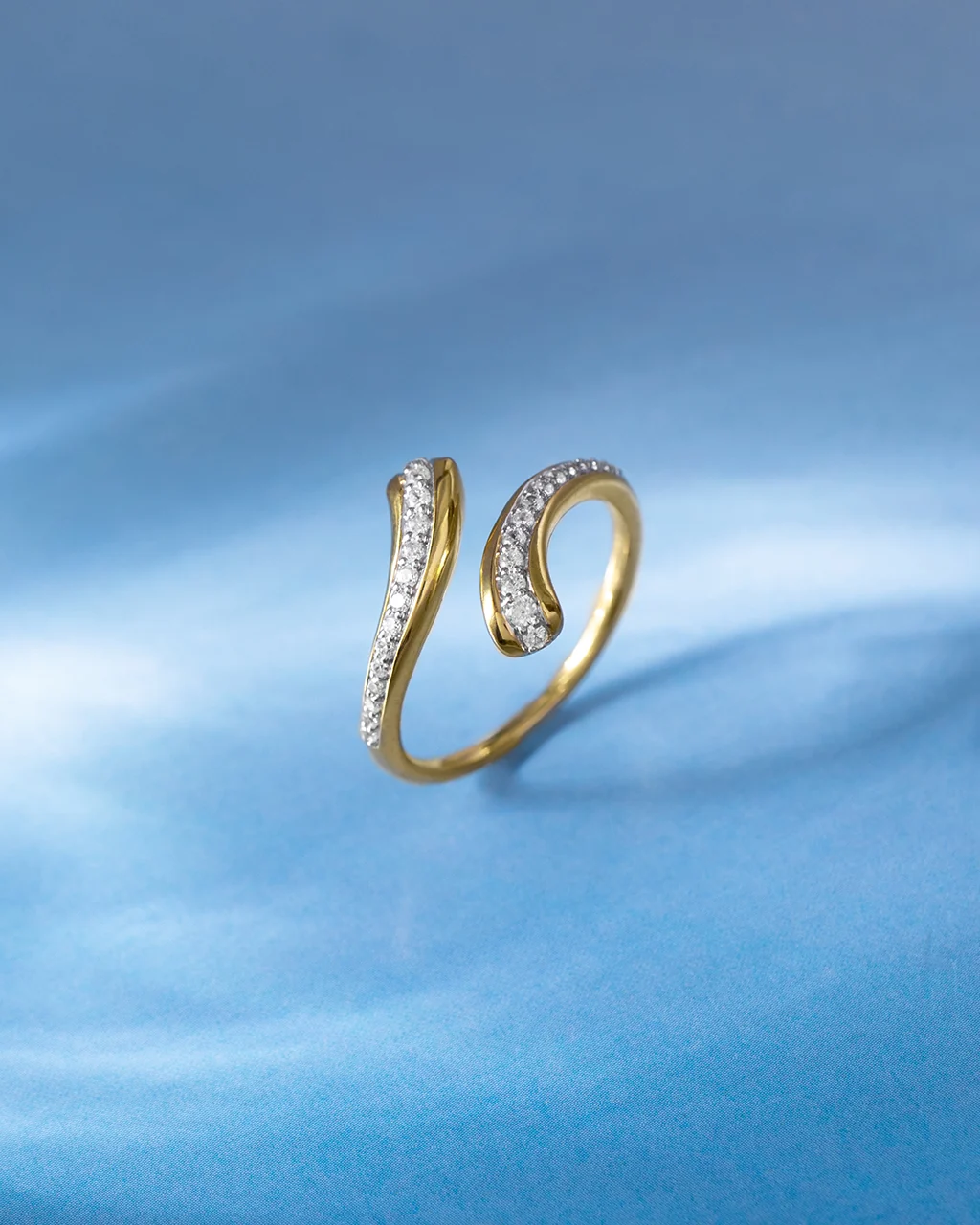 Quiet Curve Diamond Ring - Image 5