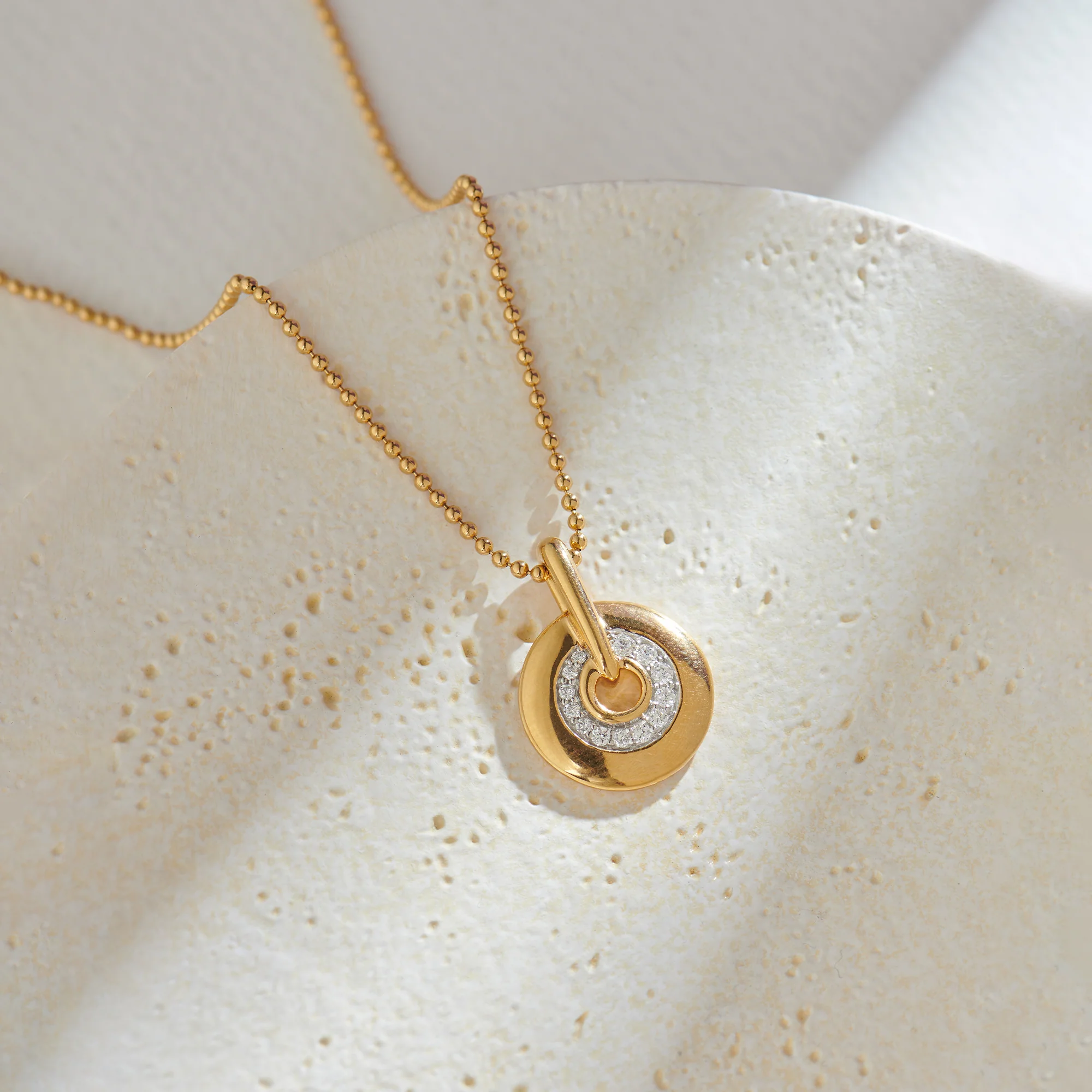 Round Bold Gold Diamond Necklace