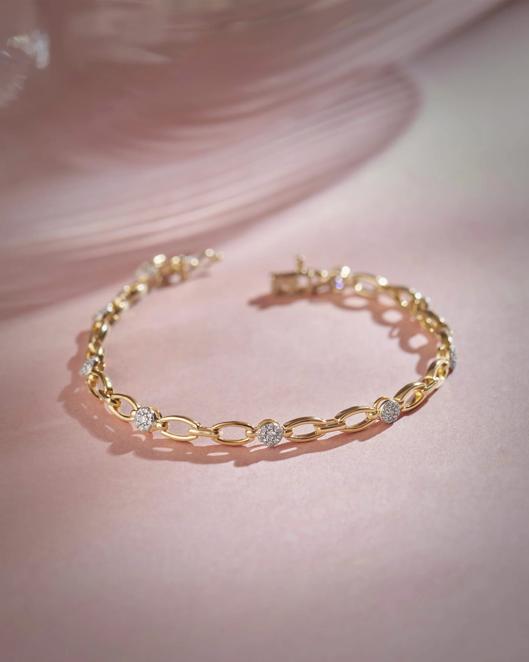 Round Cluster Diamond Link Bracelet - Image 6