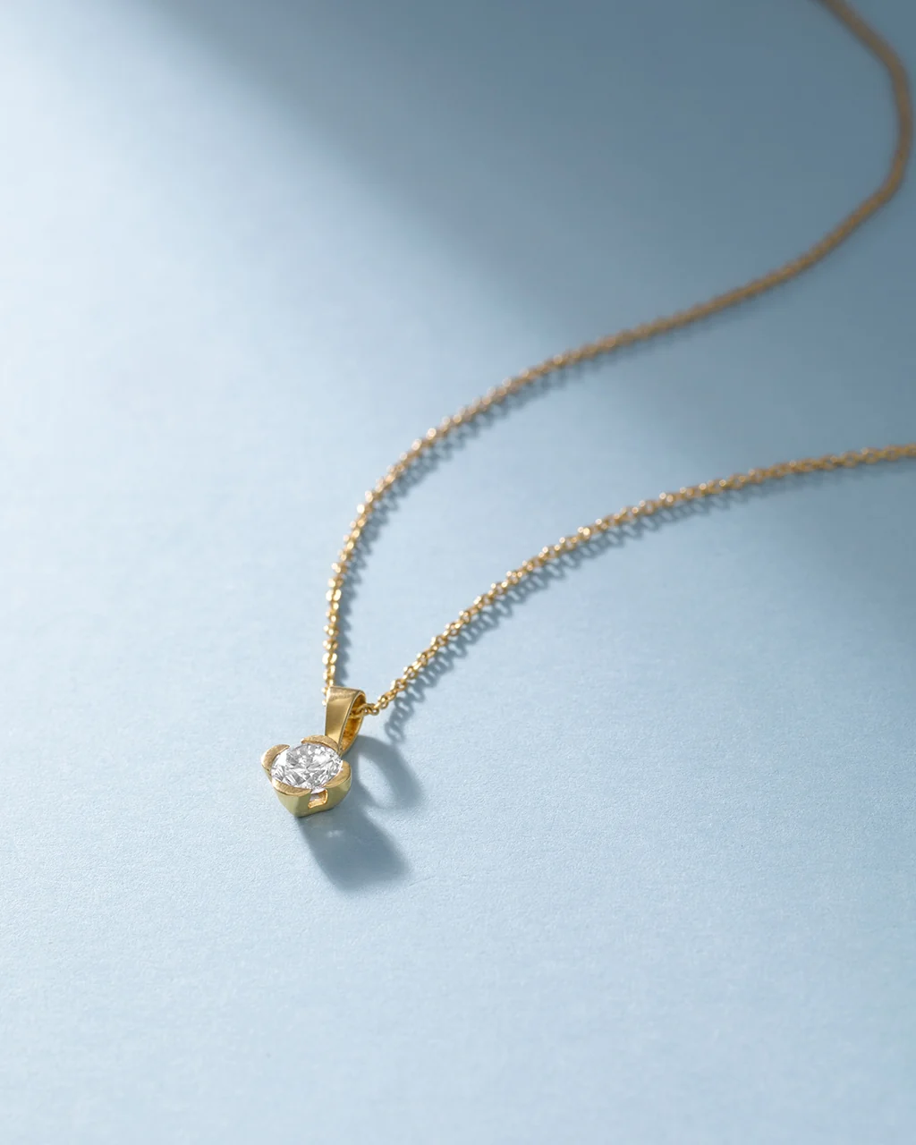 Round Solitaire Clover Chain Necklace - Image 5