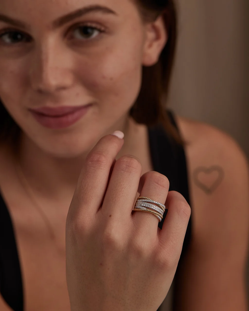 Textured Criss Cross Diamond Band - Image 2