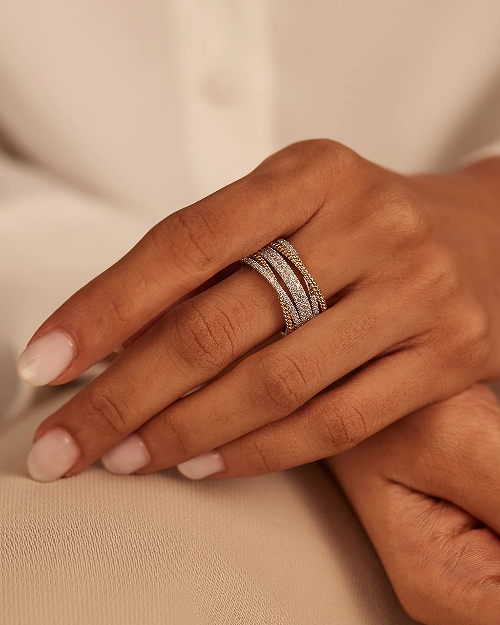 Textured Criss Cross Diamond Band - Image 4