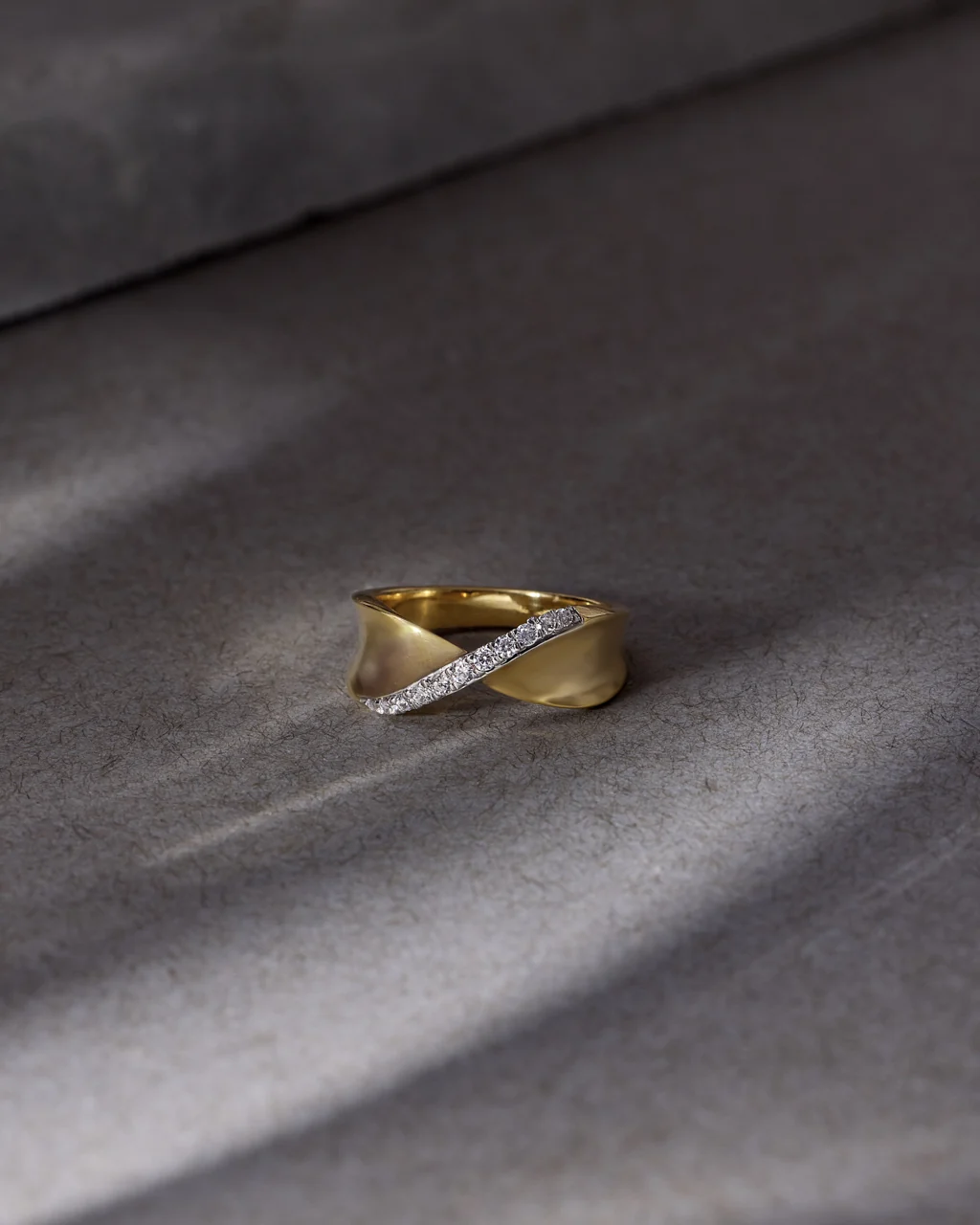 Twist of Brilliance Band - Image 6